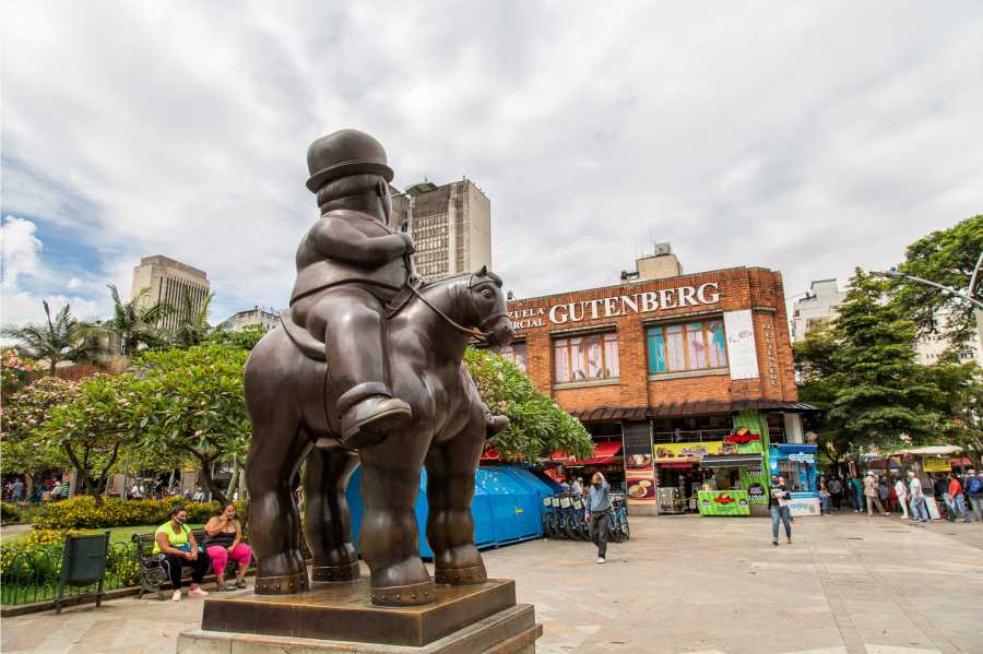 En Medellín se celebra el cumpleaños 90 del maestro Fernando Botero con un  ejercicio de memoria histórica - Orgullosamente Antioqueño